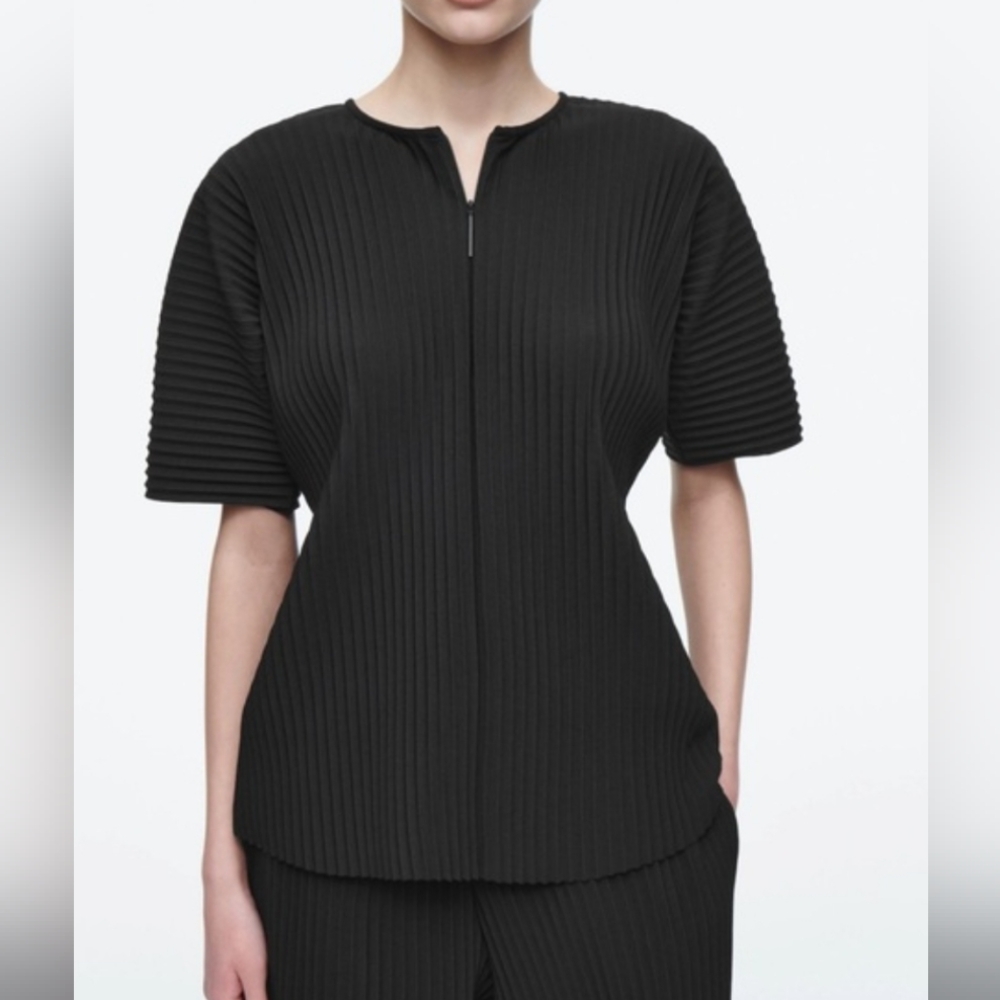 COS Plissé Pleated Black Top Boxy 3/4 Kimono Sleeves Zip Front EUC -M-